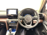 スタイリッシュなデザインのインパネ周りです。各操作スイッチ類も使いやすい位置に配置されています。