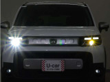 LEDヘッドライト(オートハイビーム機能付)が搭載されており、遠くまで明るく均一に照らし、高速道路等での安心感が向上しております。