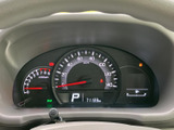 速度計や燃料計など、運転に必要な情報をまとめて確認できるメーターです。表示が運転席正面に集まり、走行中も視線を大きく動かさずに情報を確かめやすい配置となっています。
