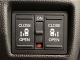 【両側パワースライドドア】両側がパワースライドドアになっており、運転席のスイッチやスマートキーでも開閉が可能です!開口部も広いので乗り降りも楽々♪