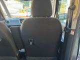 後方にも荷物を掛けられる便利なフック付き♪
