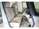 すわり心地の良い運転席・助手席です。長時間のドライブの疲れ軽減に貢献します。どうぞ快適なドライブを♪