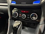 オートエアコンは左右席で独立温度コントロールが可能です。運転席はキンキンに冷やして助手席はマイルドにと言った設定が可能です☆暑さ寒さでケンカすることもなくなりますね♪