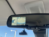 ルームミラーにアラウンドビューモニターが映るので楽々駐車