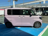 眩しい日差しも軽減してくれる、ロールサンシェードが付いてます。
