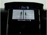 パノラミックビューモニター装備!サイドビュー・車両に取り付けたフロント、サイド、バックカメラの映像を合成して画面上に表示させることで、低速時の運転を補助する装置です。