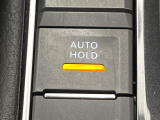 ●オートホールド:高級車に多く装備されている、電動パーキングブレーキです。信号待ちの際でもブレーキを踏み続けておく必要がなくなります!