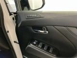 運転席パワーウィンドウスイッチです。