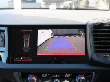 バックカメラ駐車時、後退時に後方を確認する事ができる安全快適装備になります映像だけでなくセンサーにより障害物の距離もドライバーに直感的に伝えてくれる機能になります。