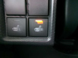 運転席シートヒーターを装備しています。冬場だけでなく夏場もクーラーで体が冷えた時にも重宝しますよ。