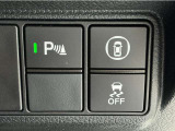 パーキングセンサーや横滑りを防ぐVSA等のスイッチ類は運転席の右側、手の届きやすい位置にあります。