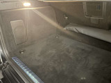 トランク容量は大きく、ご旅行やゴルフ等様々なシチュエーションで大活躍致します。よく搭載されるものをお持ち頂ければ実際に積んだ様子を確認して頂くことも可能でございます。