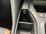 充電用USB端子が付いています。