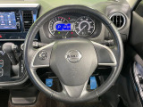 【純正革巻きステアリング】上質な革を使用することで、手にしっかり馴染みとても運転しやすいハンドルです♪