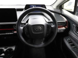 各操作スイッチなどもハンドルから手を放すことなく操作可能で安全運転に支援いたします!