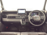 ★いつでも気持ちよく運転できて、使い勝手のいい収納や体をケアするシート、細部にまでこだわったインテリア♪