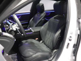 視野角の広い鮮明な画像で駐車をサポートしてくれる、パーキングアシストリアビューカメラがあるので、狭い場所での駐車も楽々!