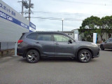 スバルの4WD(AWD)は直進安定性に優れ、日常走行から高速走行まで、さまざまなシーンで安心感に満ちた走りが愉しめます。それは悪路や泥道など左右のタイヤの路面状況が異なるシーンでも変わりません。