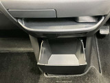 【インストセンターロアボックス】CDなどが収納できる格納式のボックス!