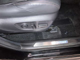 パワーシート搭載。微妙な調整が手軽にでき、ピッタリなポジションで運転することが可能です。