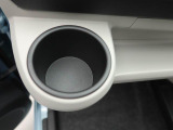 カップホルダーは運転席や助手席からちょうど手の届く位置です!!
