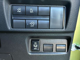 運転席右側の操作スイッチ。スライドドアはこちらからでも開閉操作が可能です。