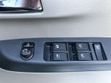 パワーウィンドは今や当たり前の機能ですが、無いと困る機能です。運転席からの操作で、全席の窓を振るオープンにしたり、フルクローズが可能です。