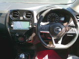 スッキリとした運転席回りになっています。