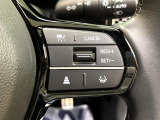 【ホンダセンシング】走行中に前方の車両等を認識し、衝突しそうな時は警報とブレーキで衝突回避と被害軽減をアシスト。より安全にドライブをお楽しみいただけます。