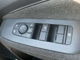 パワーウインドウスイッチです。運転席はオート機能付きです。