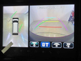 パノラミックビューモニター付きです。車両を上から見たような映像をディスプレイオーディオ画面に表示。運転席からの目視だけでは見にくい、車両周辺の状況をリアルタイムでしっかり確認できます。