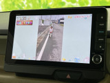 画面でテレビ放送を楽しめる装備を備えています。ご利用の際は安全のため停車中にご覧ください。お出かけ先でひと息つく時間にも、映像を楽しめるのがうれしいポイントです。
