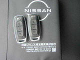 『インテリジェントキ-』機械的な鍵を使用せずに車両のドアの施錠/解錠、エンジン始動が可能なシステムです!(スペアキ-付き)