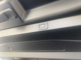 【パワーテールゲート】スイッチ操作1つでリアゲート開閉機能をご使用になれます。背の高いお車には便利で人気の装備になります。