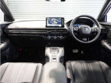 ◆インテリアパネル◆視界広々で非常に運転しやすくロングドライブでも疲れを感じさせないすっきりとまとまったインパネ周りです。