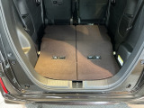 軽い力でサッと倒せるシートアレンジ。急に荷物が増えても、その場でサクッとスペースを広げられます。毎日の『困った』を『助かった』に変える工夫が満載です。