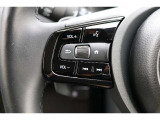 ハンドル左部分でオーディオ操作が可能。そのため、運転中でも目線をずらさずに安全運転♪また、ディスプレイの表示切替もダイヤル式でお好みに合わせられます