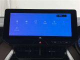 いまや必須装備「ナビゲーション」搭載!知らない場所に、スイスイッとドライブ。なんて便利な機能でしょうか?もう、これなしではハンドルを握れませんね!でも、運転中の操作は危険ですのでご注意ですね♪