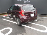 障害物を感知するセンサー付きです。狭い場所や暗いところで運転者が見落としてもブザーで知らせてくれます。