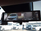 【インテリジェントルームミラー】後方のカメラ画像が映し出されるので、乗員や荷物でさえぎられがちな後方視界をクリアに保ちます♪