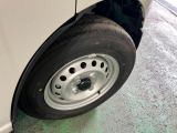 タイヤの山の残りをご確認ください。