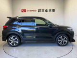 車両右側面からの写真になり。車をご覧になりたい時はお気軽に最寄りの店舗へご相談下さい。
