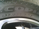タイヤサイズは、165/55R15です。