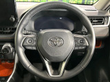 【純正革巻きステアリング】上質な革を使用することで、手にしっかり馴染みとても運転しやすいハンドルです♪