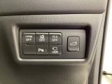 各種機能の切替スイッチは運転席パネル下に集約されています。任意で切り替え可能なため状況に合わせてお使いください。
