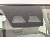 走行中に前方の車両と歩行者を認識し、衝突の危険性があると判断した場合にドライバーへ注意喚起。さらに危険性が高まった場合には緊急ブレーキで減速、衝突の回避や、衝突時の被害軽減に寄与します。