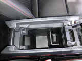 センターコンソールボックスには隠れた収納機能があり便利です♪