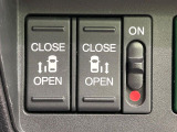 【両側パワースライドドア】スマートキーや運転席のスイッチで後席両側スライドドアの開閉が可能♪電動だから力を入れてドアを開ける必要が無く、小さなお子様でも簡単に開け閉めでき快適です♪