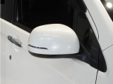 ◆ドアミラーウインカー◆ドアミラーにウインカーを装備しています。対向車に自身の進行方向を合図し安全に運転できます。