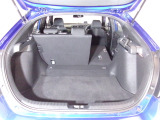荷物によって片側のみシートを倒して使うことも出来ます。